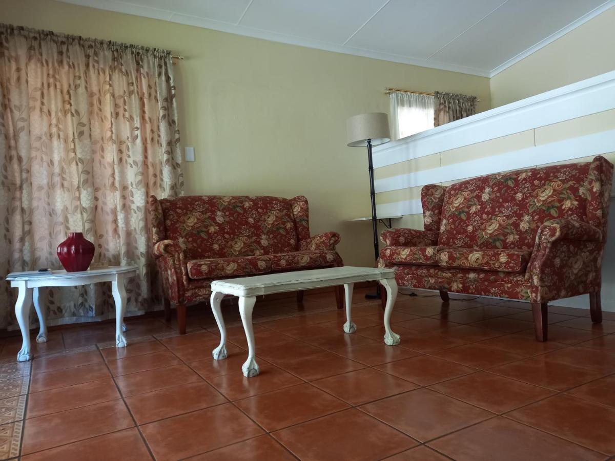 Avondrust Guest House Graaff-Reinet Dış mekan fotoğraf