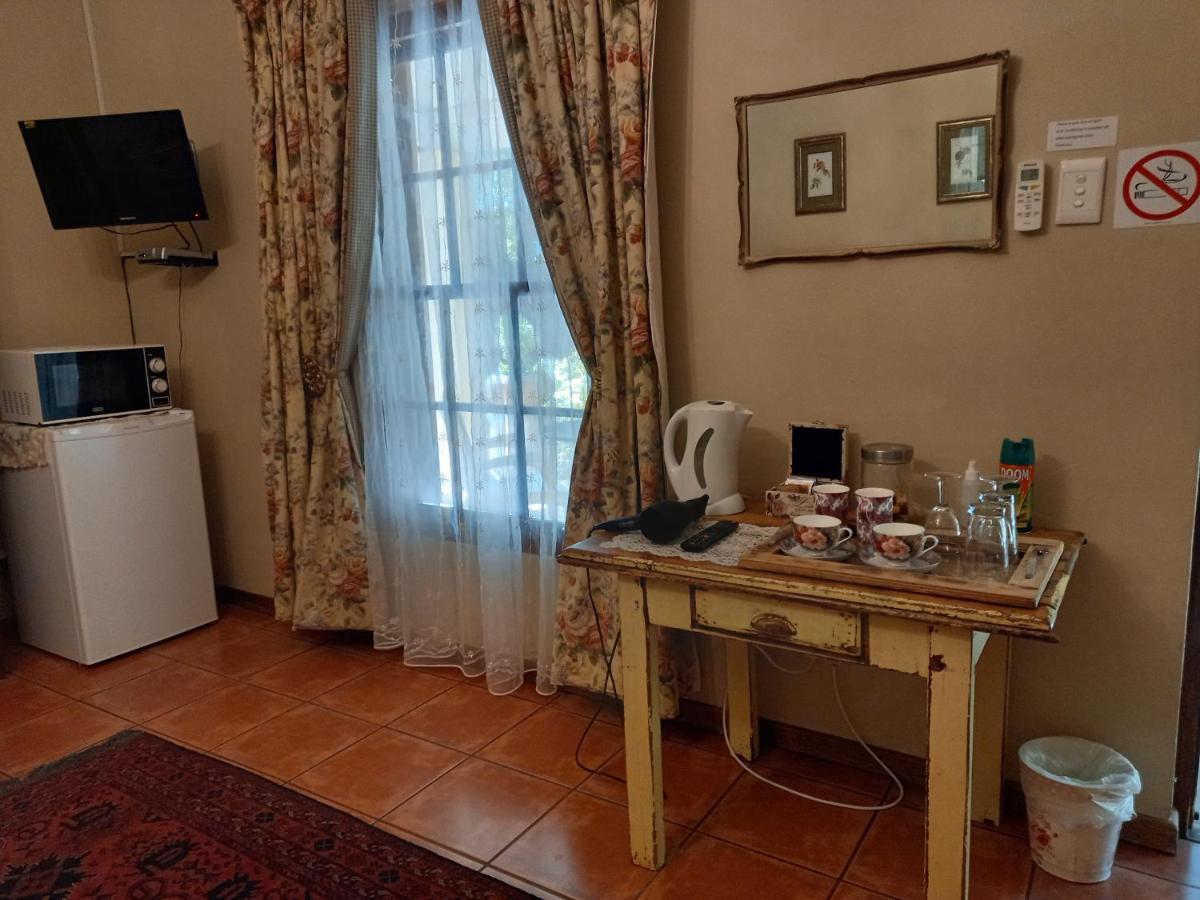 Avondrust Guest House Graaff-Reinet Dış mekan fotoğraf